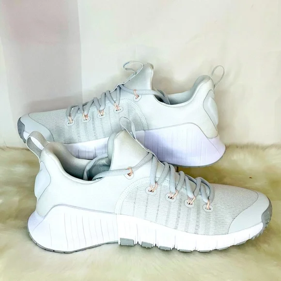 New Nike Free Metcon 6 in Photon Dust and Metallic Silver Women's size 10 - Picture 7 of 9